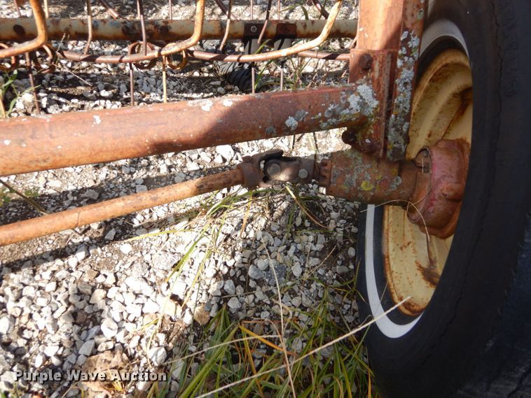 image for item LY9216 New Holland 56  hay rake