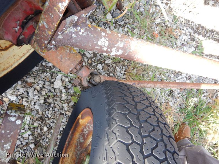 image for item LY9216 New Holland 56  hay rake