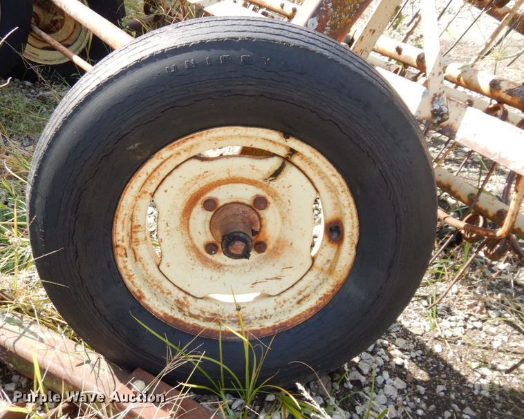 image for item LY9216 New Holland 56  hay rake