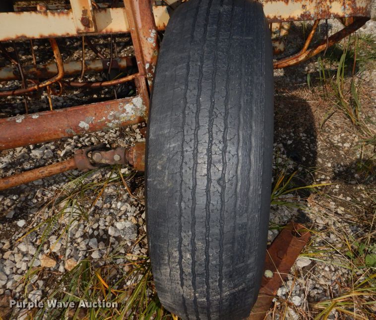 image for item LY9216 New Holland 56  hay rake