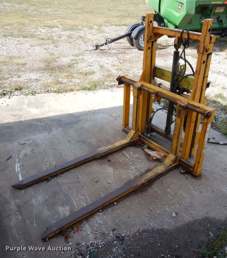 image for item LY9220 Tri-Star Hydra-Fork  bale forks