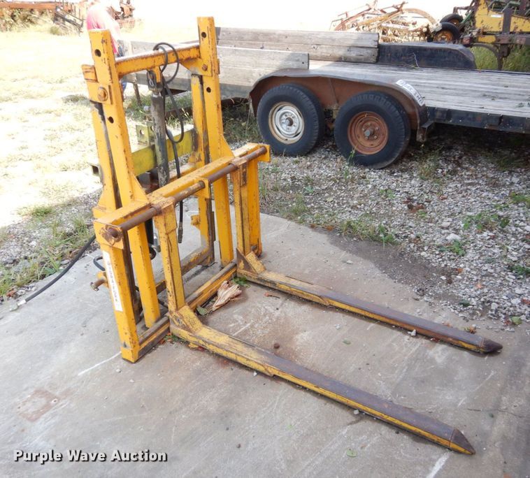 image for item LY9220 Tri-Star Hydra-Fork  bale forks