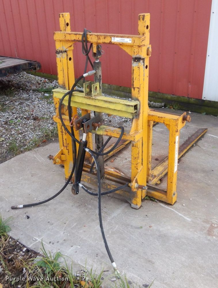 image for item LY9220 Tri-Star Hydra-Fork  bale forks