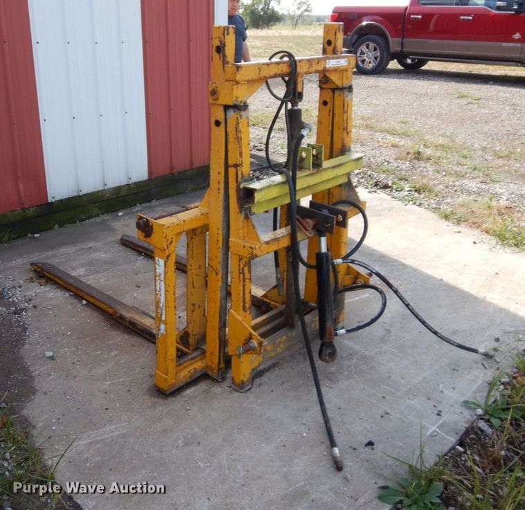 image for item LY9220 Tri-Star Hydra-Fork  bale forks