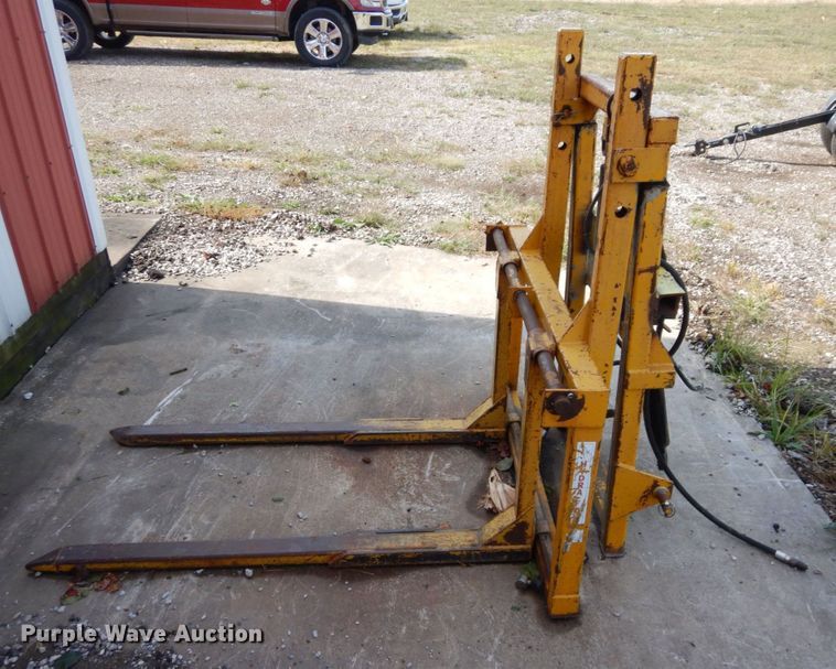 image for item LY9220 Tri-Star Hydra-Fork  bale forks