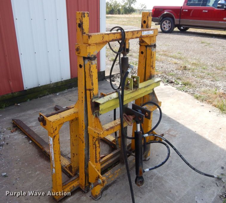 image for item LY9220 Tri-Star Hydra-Fork  bale forks