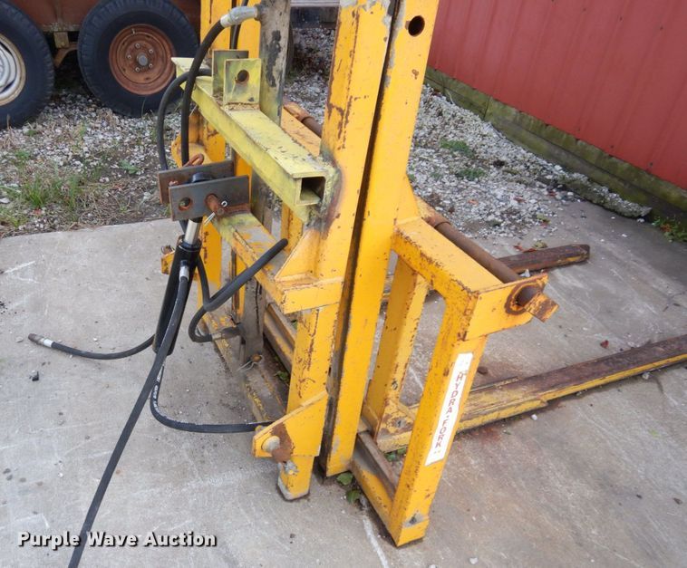 image for item LY9220 Tri-Star Hydra-Fork  bale forks