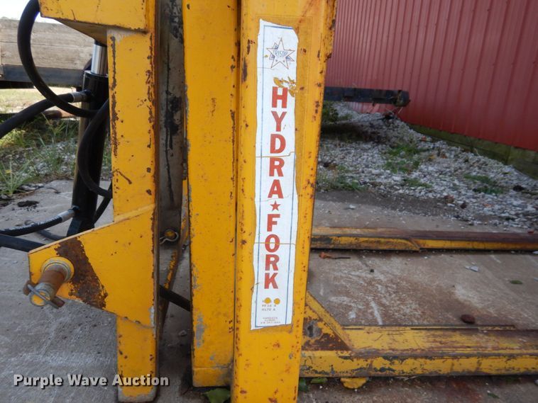 image for item LY9220 Tri-Star Hydra-Fork  bale forks
