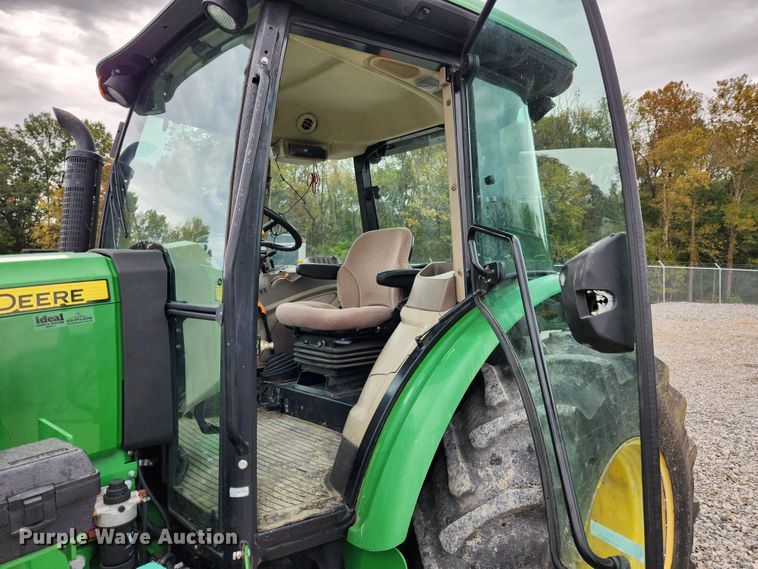 image for item MK9422 2015 John Deere 5100E  MFWD tractor