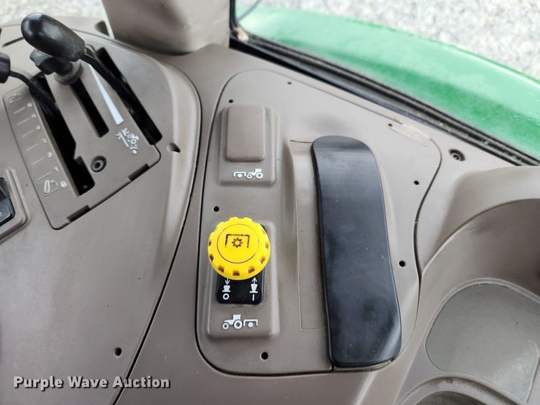 image for item MK9422 2015 John Deere 5100E  MFWD tractor