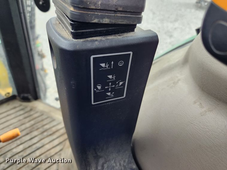 image for item MK9422 2015 John Deere 5100E  MFWD tractor