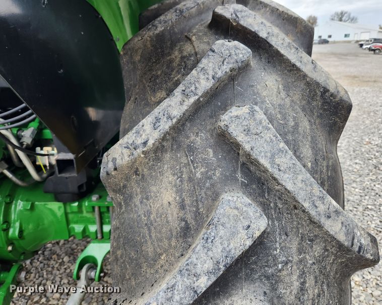 image for item MK9422 2015 John Deere 5100E  MFWD tractor