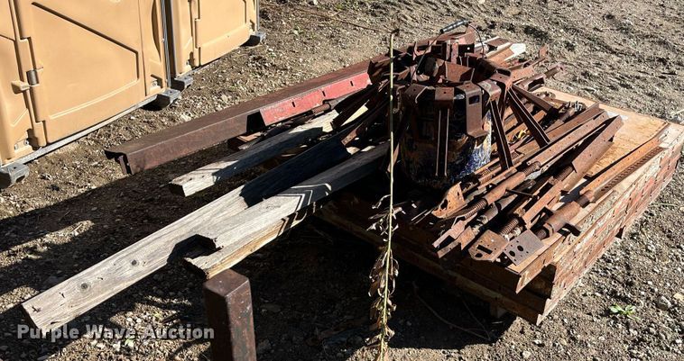 image for item MN9305 Approximately 14 concrete forms