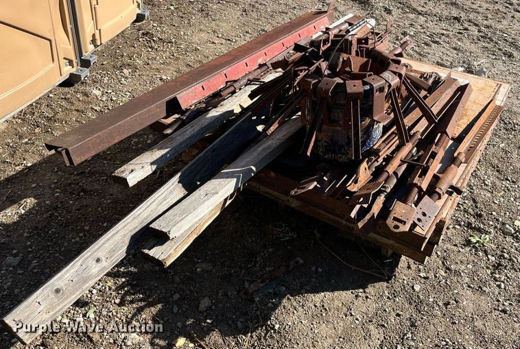 image for item MN9305 Approximately 14 concrete forms