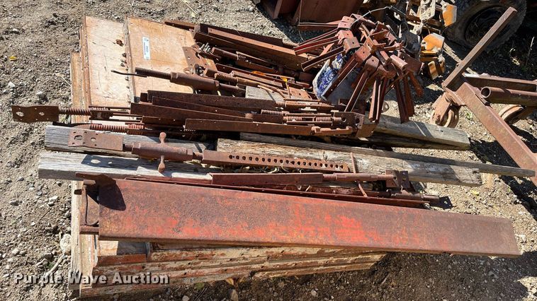 image for item MN9305 Approximately 14 concrete forms