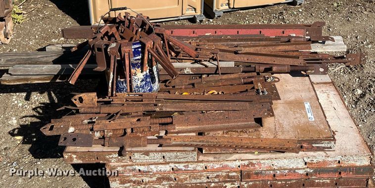 image for item MN9305 Approximately 14 concrete forms