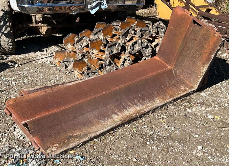 image for item MN9305 Approximately 14 concrete forms