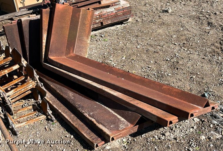 image for item MN9305 Approximately 14 concrete forms