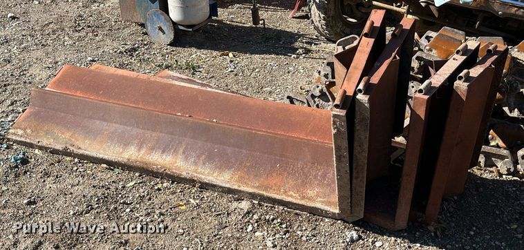 image for item MN9305 Approximately 14 concrete forms