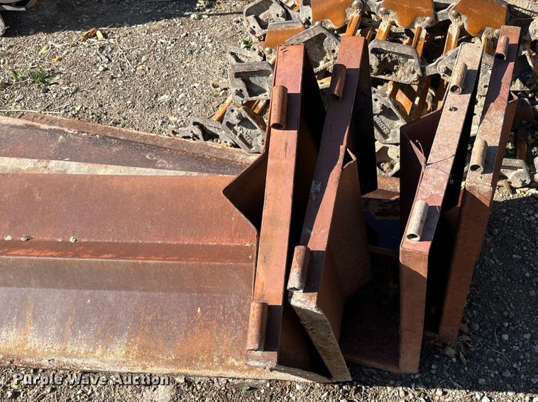 image for item MN9305 Approximately 14 concrete forms