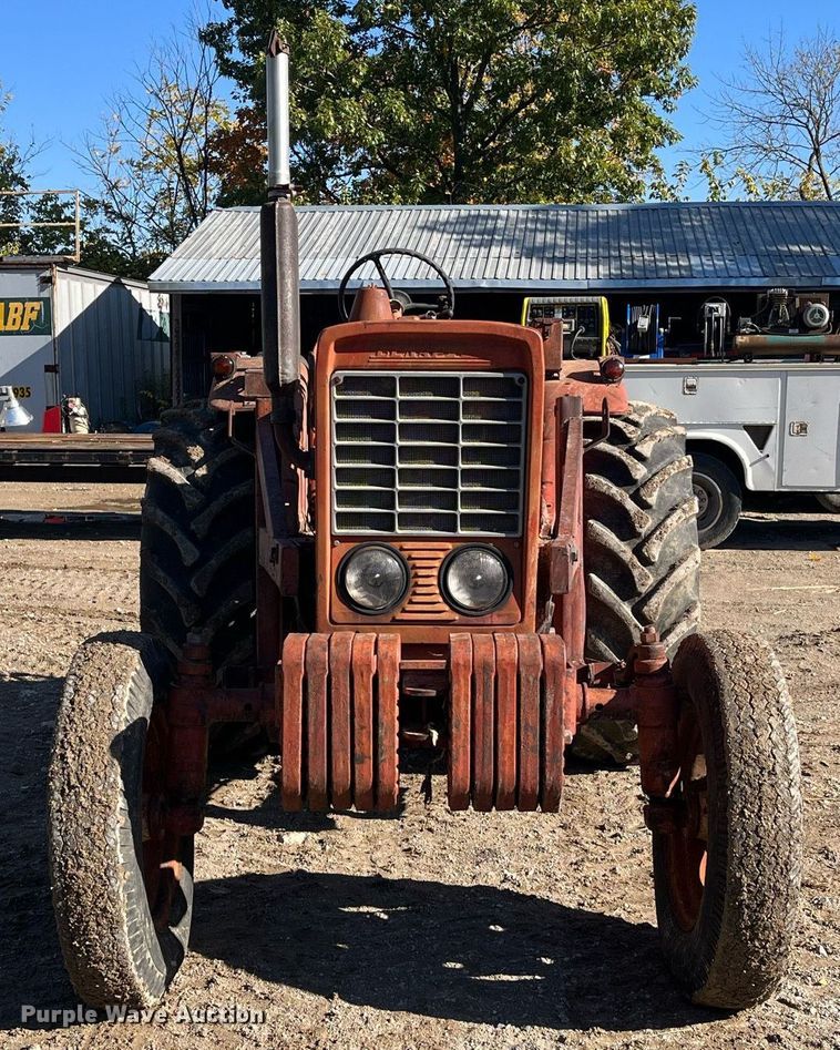 image for item MN9316 Belarus 520  tractor