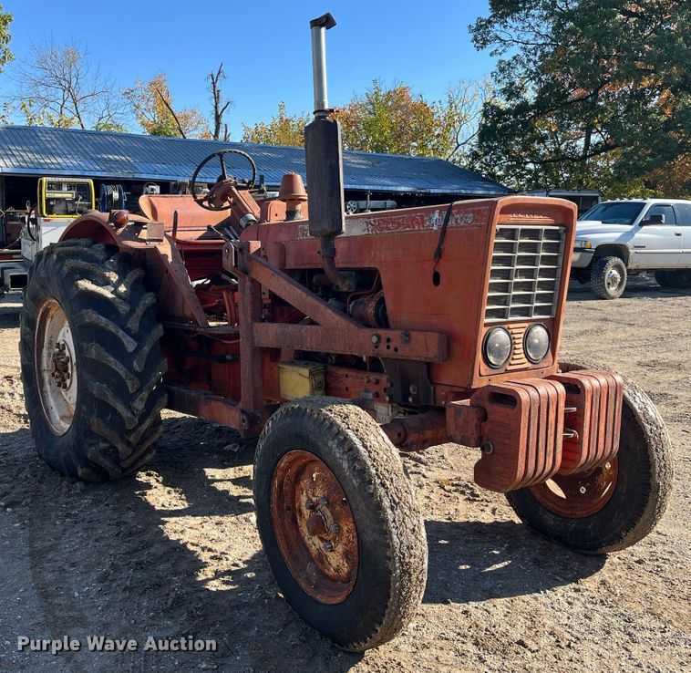 image for item MN9316 Belarus 520  tractor