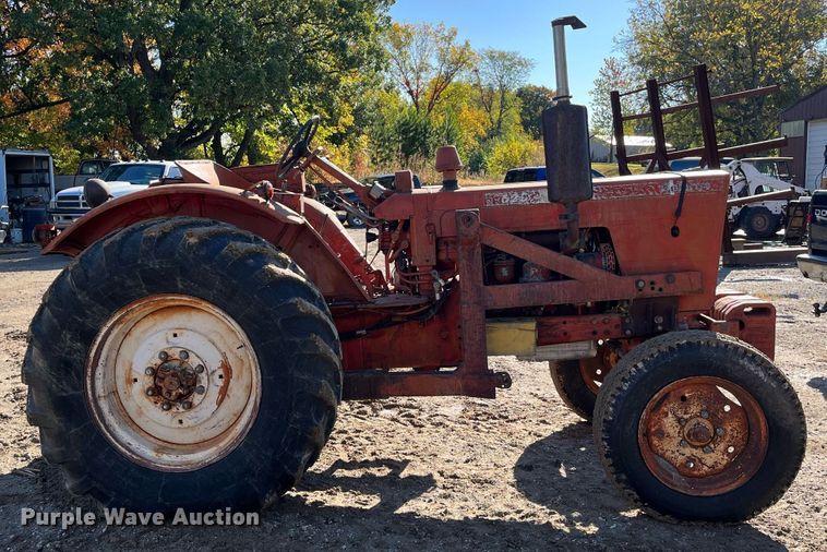 image for item MN9316 Belarus 520  tractor