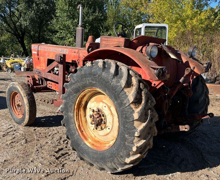 image for item MN9316 Belarus 520  tractor