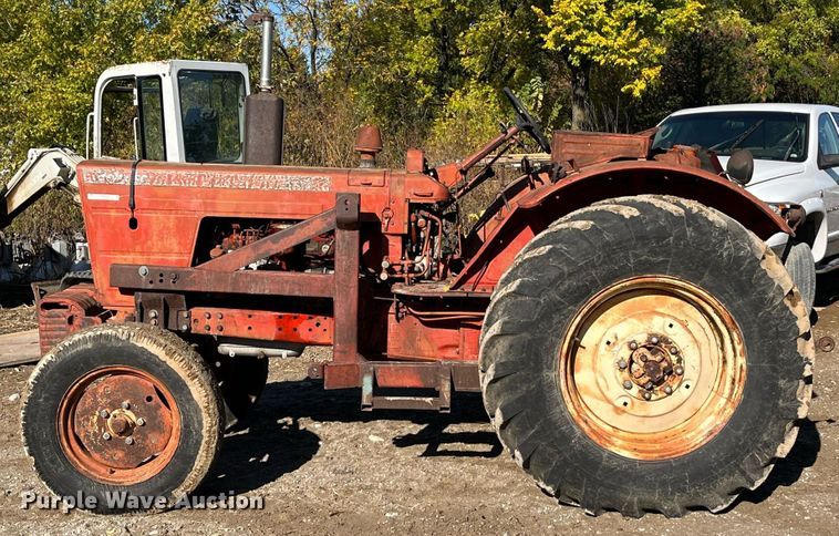 image for item MN9316 Belarus 520  tractor