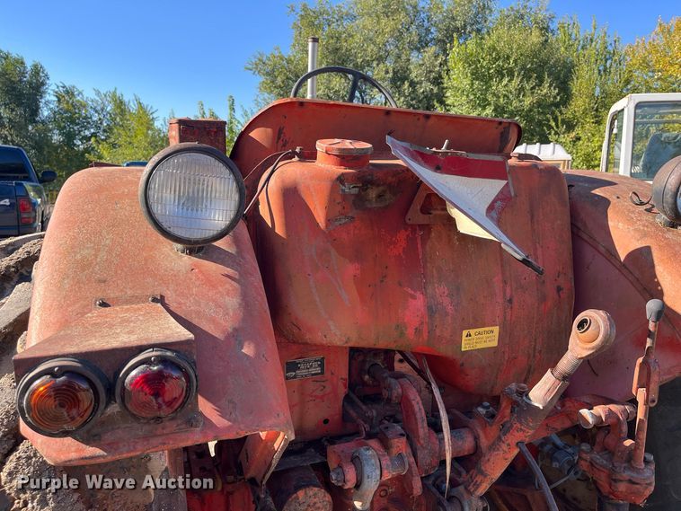 image for item MN9316 Belarus 520  tractor