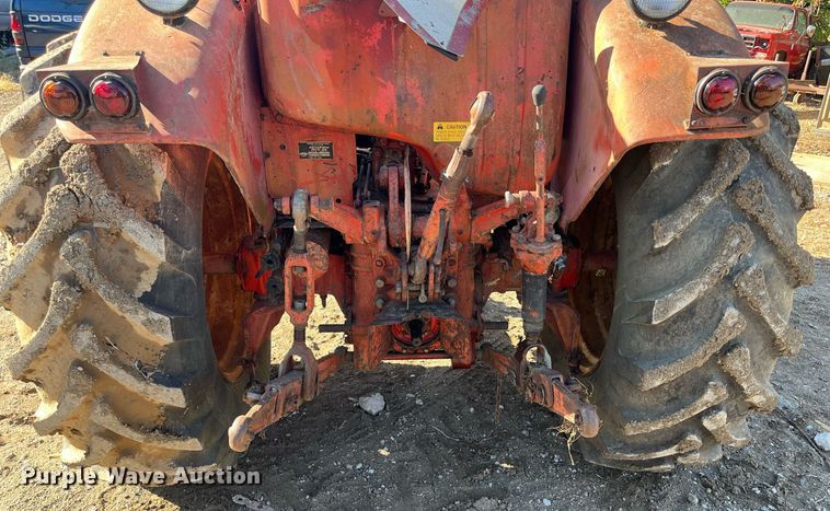 image for item MN9316 Belarus 520  tractor