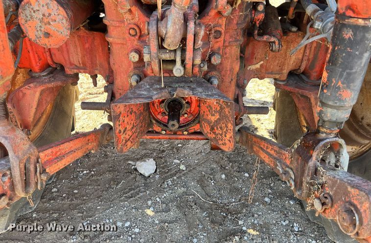 image for item MN9316 Belarus 520  tractor