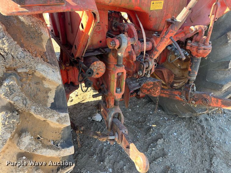 image for item MN9316 Belarus 520  tractor