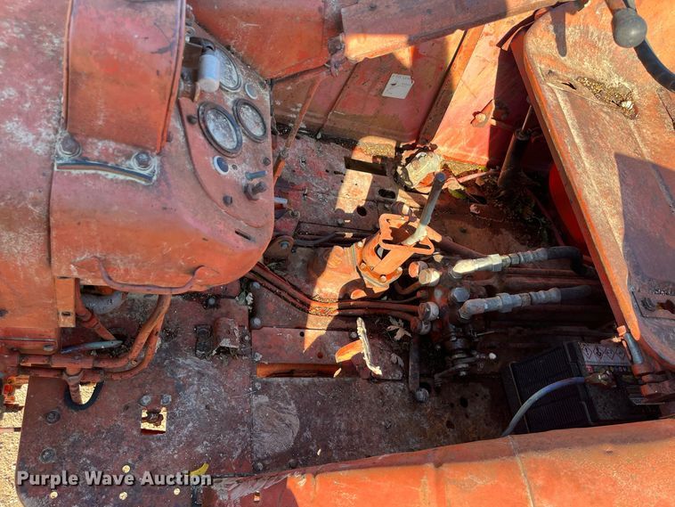 image for item MN9316 Belarus 520  tractor