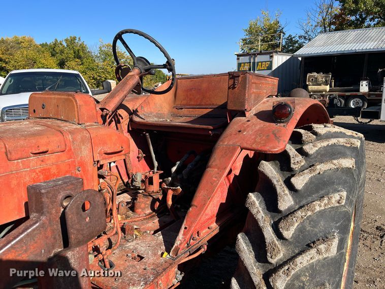 image for item MN9316 Belarus 520  tractor