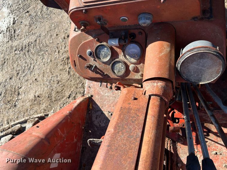 image for item MN9316 Belarus 520  tractor