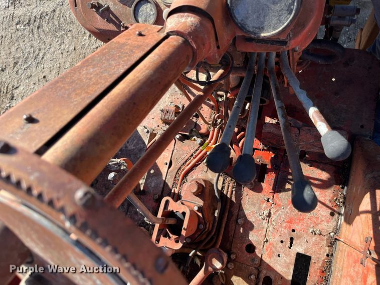 image for item MN9316 Belarus 520  tractor