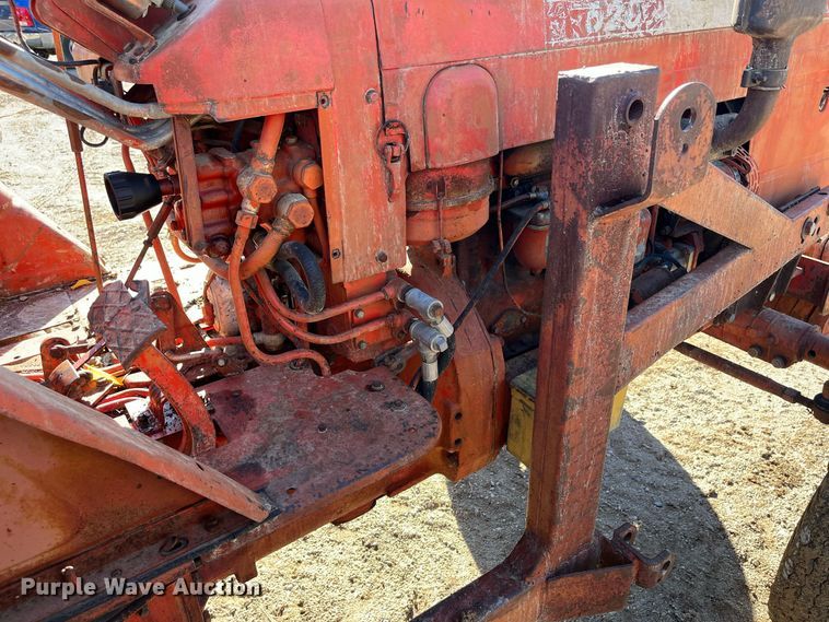 image for item MN9316 Belarus 520  tractor