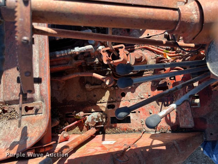 image for item MN9316 Belarus 520  tractor