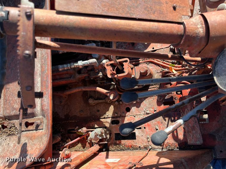 image for item MN9316 Belarus 520  tractor