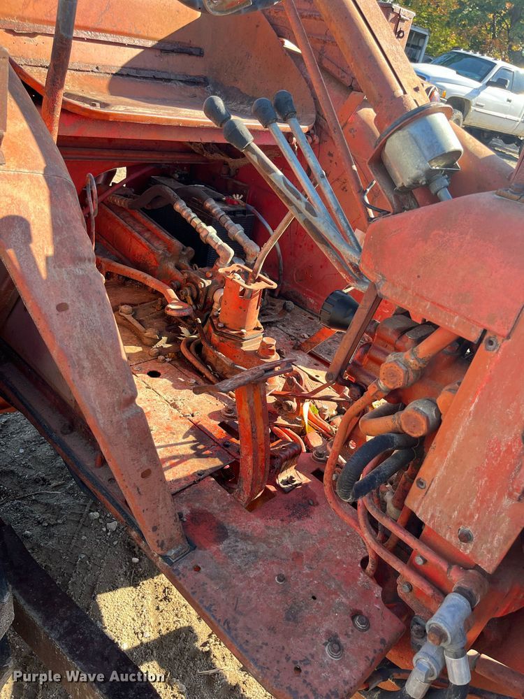 image for item MN9316 Belarus 520  tractor