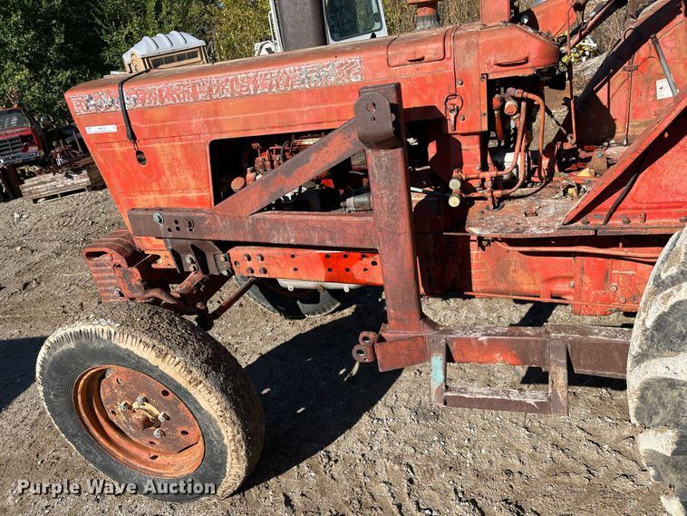 image for item MN9316 Belarus 520  tractor