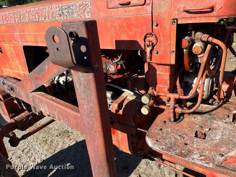 image for item MN9316 Belarus 520  tractor