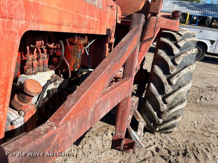 image for item MN9316 Belarus 520  tractor