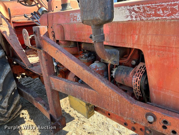 image for item MN9316 Belarus 520  tractor