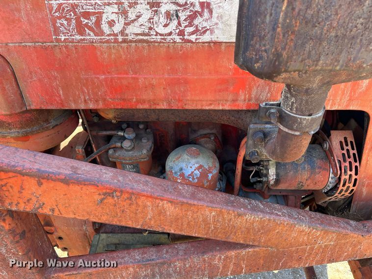 image for item MN9316 Belarus 520  tractor