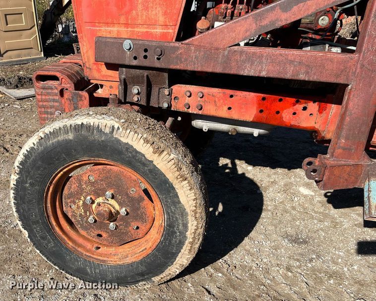 image for item MN9316 Belarus 520  tractor