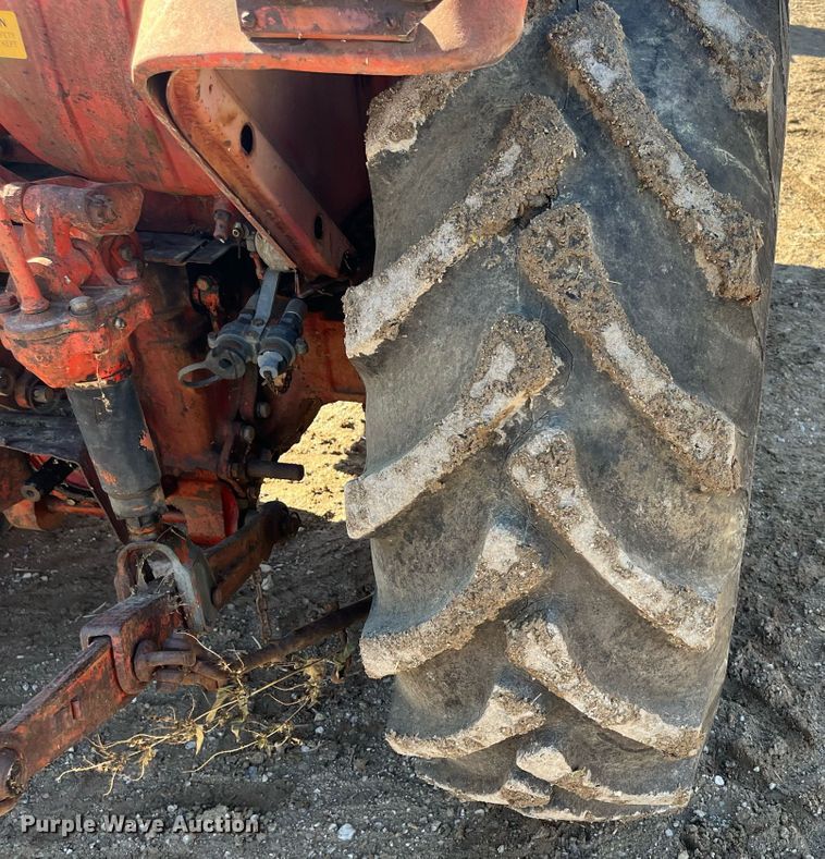 image for item MN9316 Belarus 520  tractor