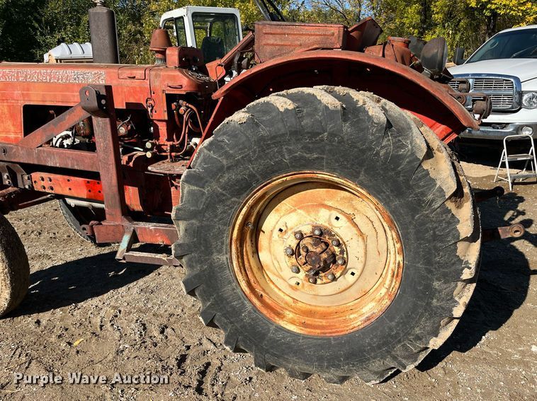 image for item MN9316 Belarus 520  tractor