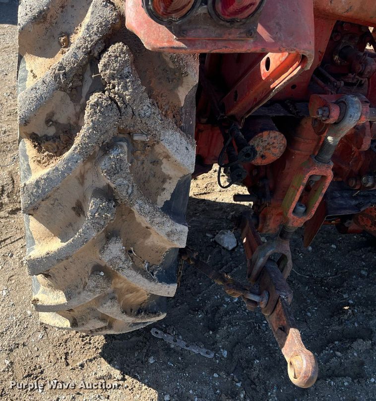 image for item MN9316 Belarus 520  tractor